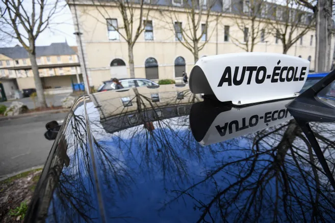 Délais rallongés, manque d’effectifs : les auto-écoles mises à rude épreuve en Haute-Vienne