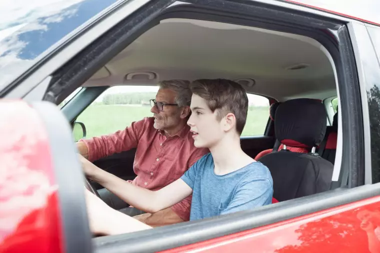 Permis de conduire: pourquoi choisir la conduite accompagnée?