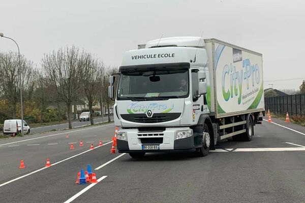 Conduire un camion à partir de 18 ans bientôt possible ?