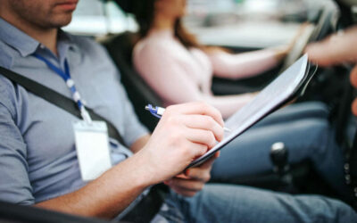 Permis de conduire : pourquoi les filles échouent-elles davantage que les garçons ?