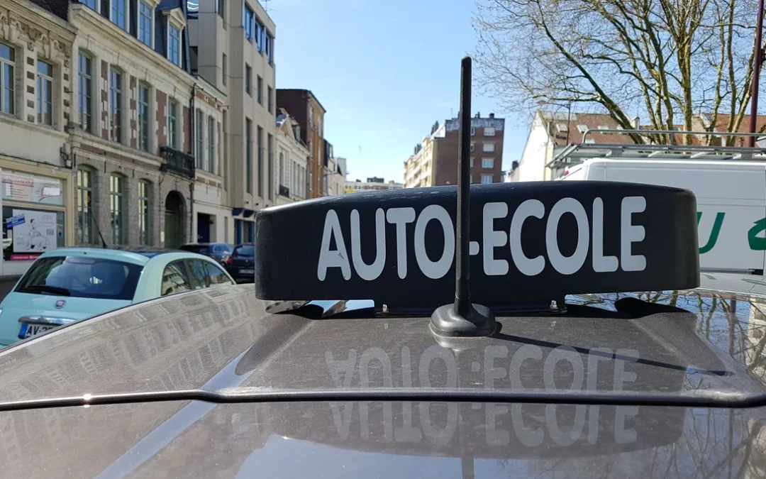 “Il y a urgence”, syndicats d’auto-écoles et d’inspecteurs du permis manifestent face au manque de places au permis