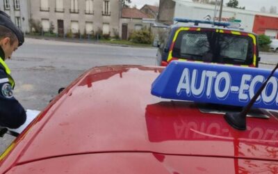 Ce moniteur d’auto-école montre le pire exemple possible !