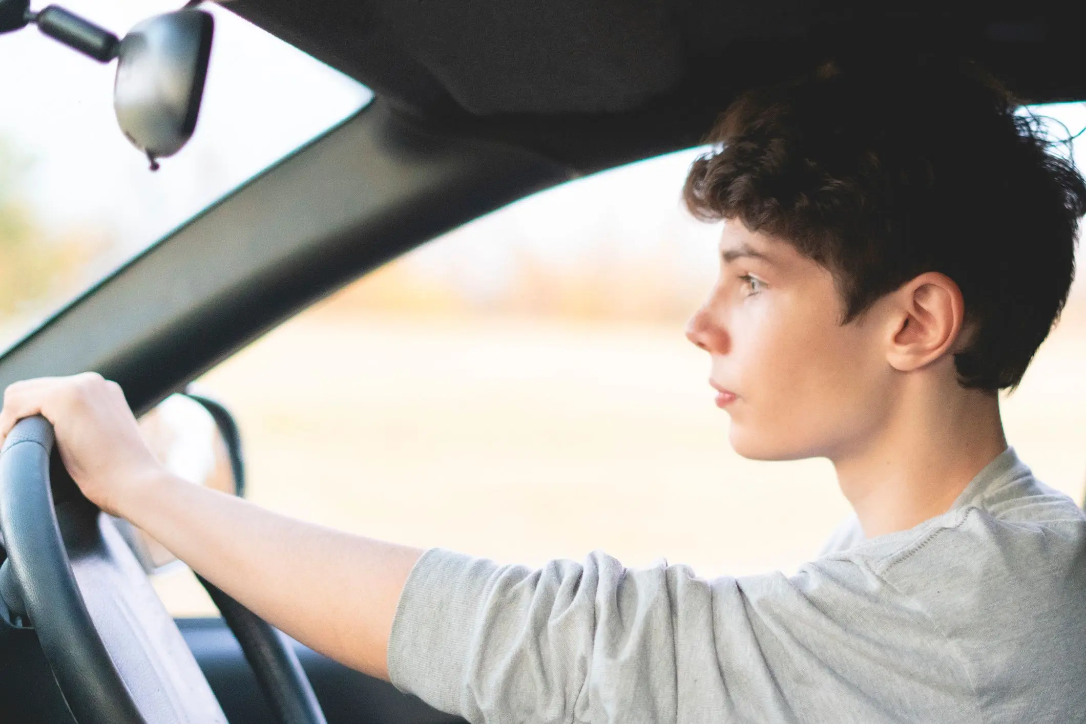 adolescent_au_volant_voiture_51f0fabb57