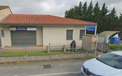 Après avoir raté le permis de conduire pour la deuxième fois, il retourne deux fois au centre d’examens… avec une barre de fer